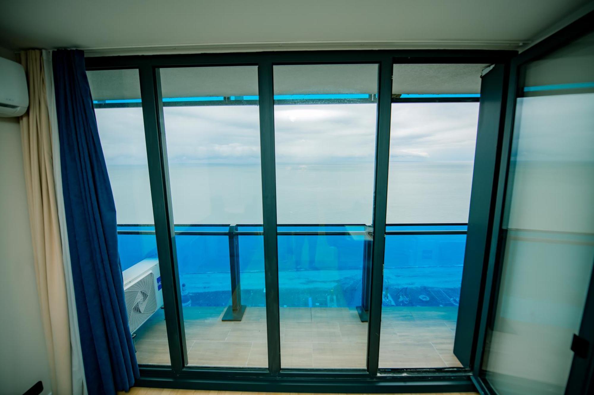 Sea View Apartments In Orbi City Batoemi Buitenkant foto